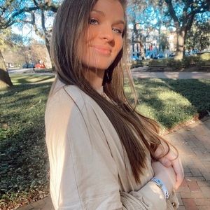 Meet your Posher, Caroline